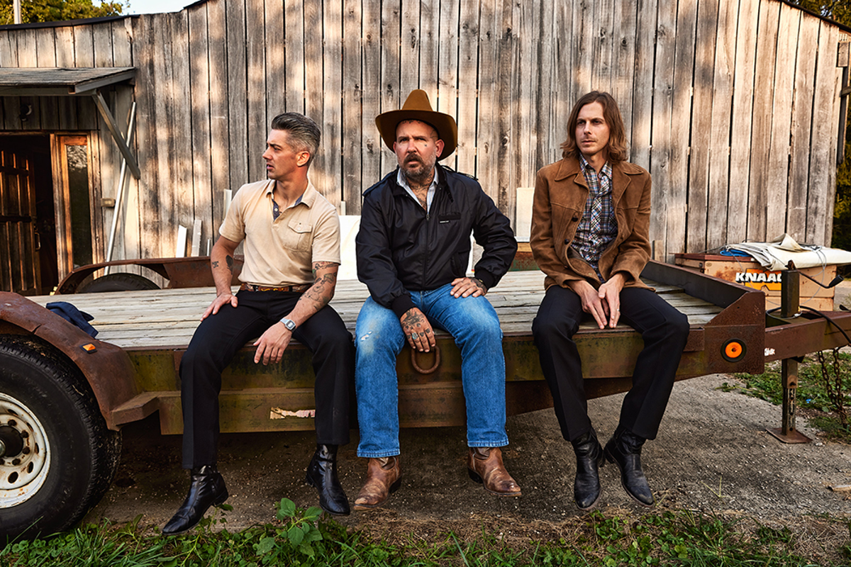 Jeremy Pinnell (center) and band